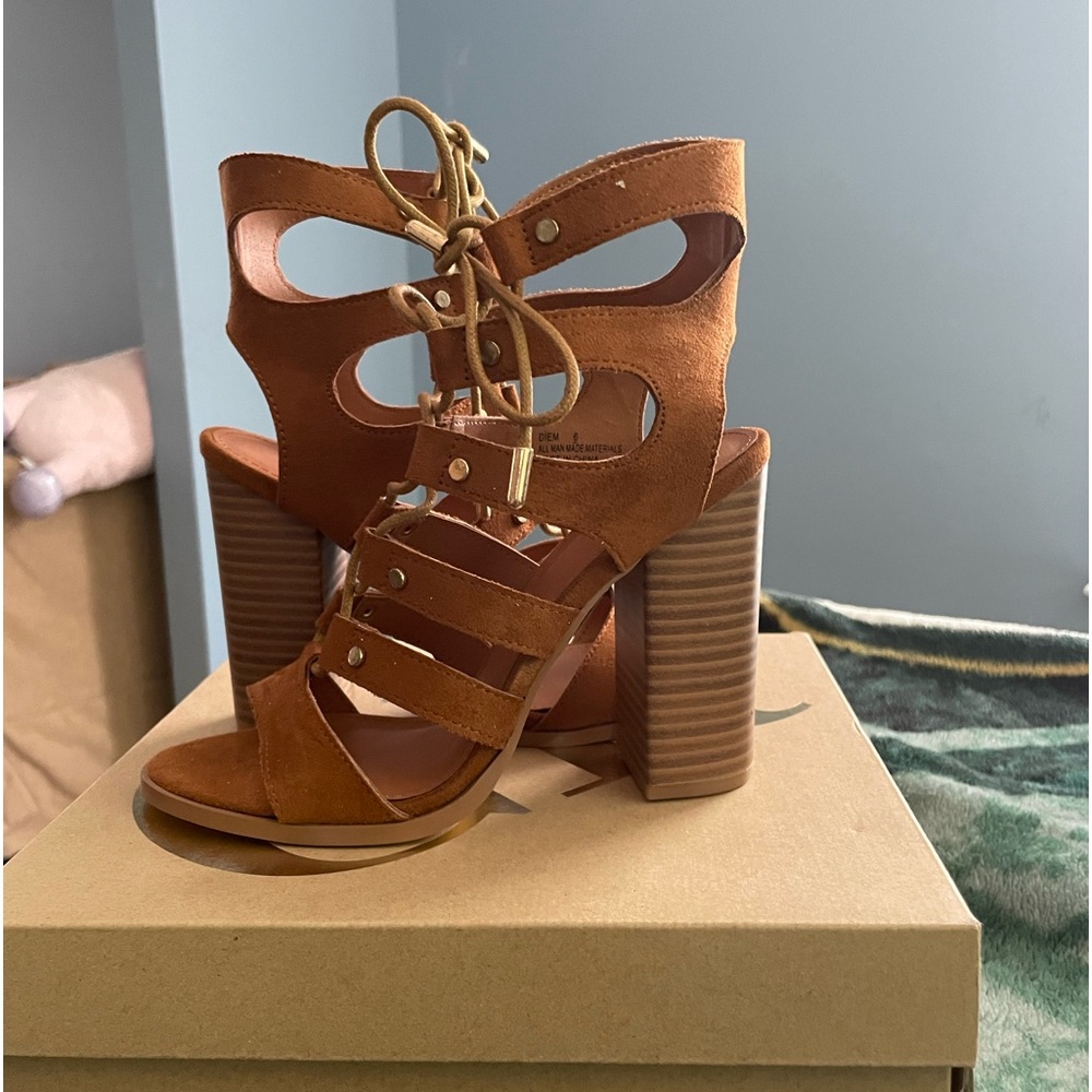 CHARLOTTE RUSSE brown diem sandal heels size 6. Thick heel. New .Never worn.